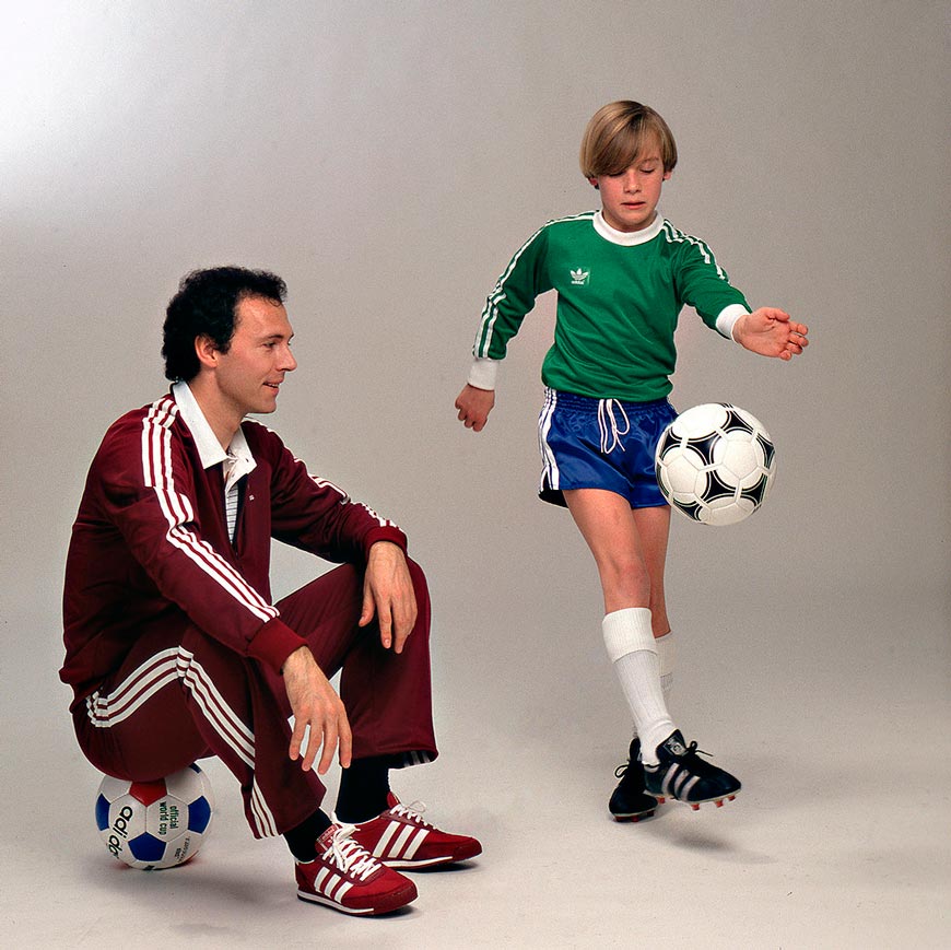 Franz Beckenbauer with two boys (Франц Беккенбауэр с двумя мальчиками), 1970/1980s