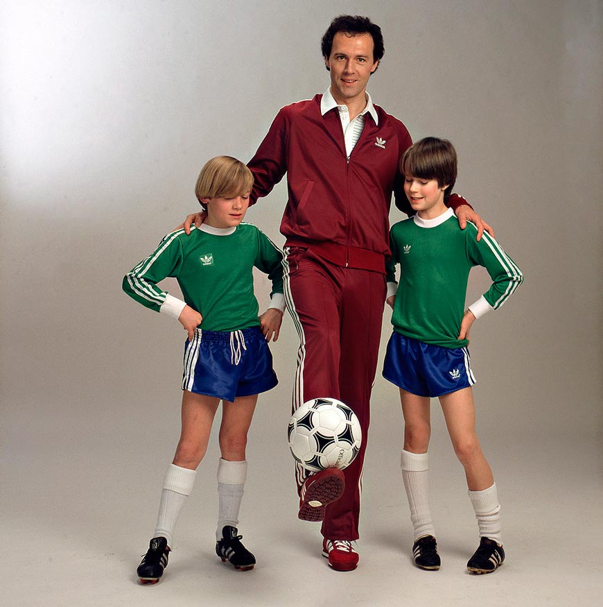 Franz Beckenbauer with two boys (Франц Беккенбауэр с двумя мальчиками), 1970/1980s