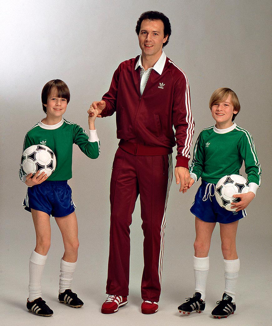 Franz Beckenbauer with two boys (Франц Беккенбауэр с двумя мальчиками), 1970/1980s