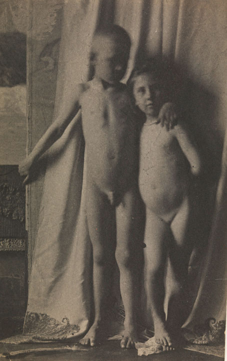 Boy and girl nude in front of light backdrop (Нагие мальчик и девочка на фоне светлого задника), c.1885