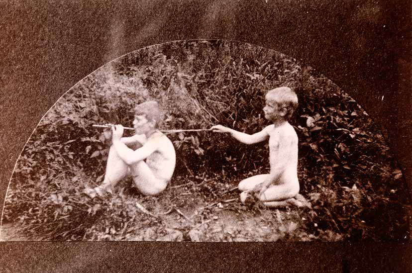 Two boys nude, one playing pipe (Два нагих мальчика, один играет на дудочке), c.1882