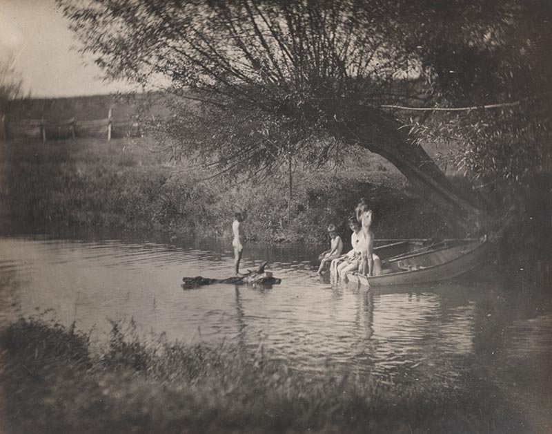 Macdowell and Crowell children in rowboat (Дети Макдауэллов и Кроуэллов в лодке), 1883