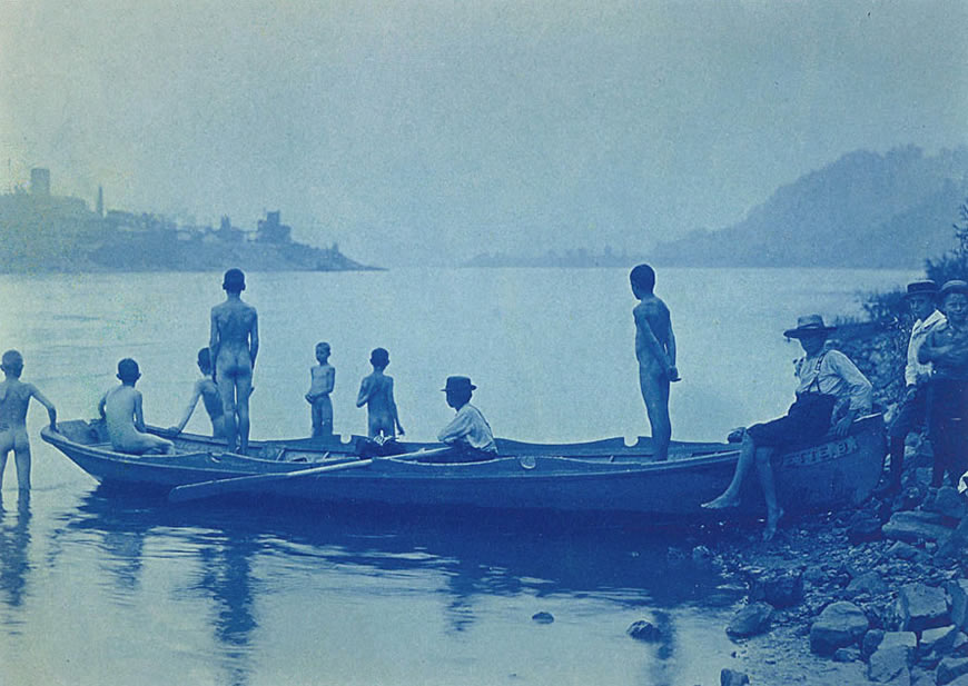 Boys with a Boat, Ohio River, near Wheeling, West Virginia (Мальчики у лодки, река Огайо около Вилинга, Западная Вирджиния), 1880 