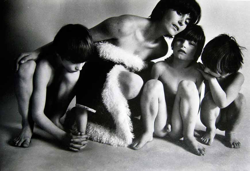 Barbara with her Children Shawn, Robin and Brian (Барбара со своими детьми: Шоном, Робином и Брайеном), 1969