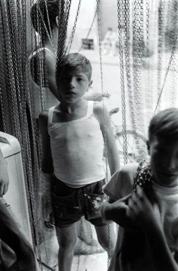 Boy in Doorway (Мальчик в дверях), 1957 