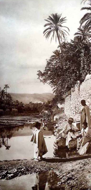 Conversation dans une oasis, Afrique du Nord (Разговор в оазисе, Северная Африка), c.1910