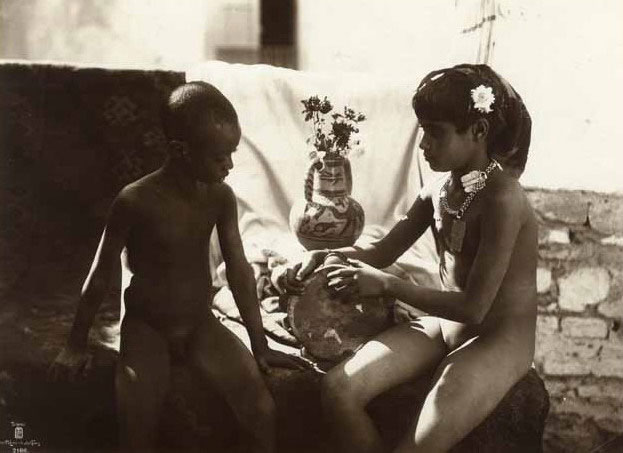 Enfants au derbouka, Tunisie (Дети c дарбукой Тунис), c.1900-1910s