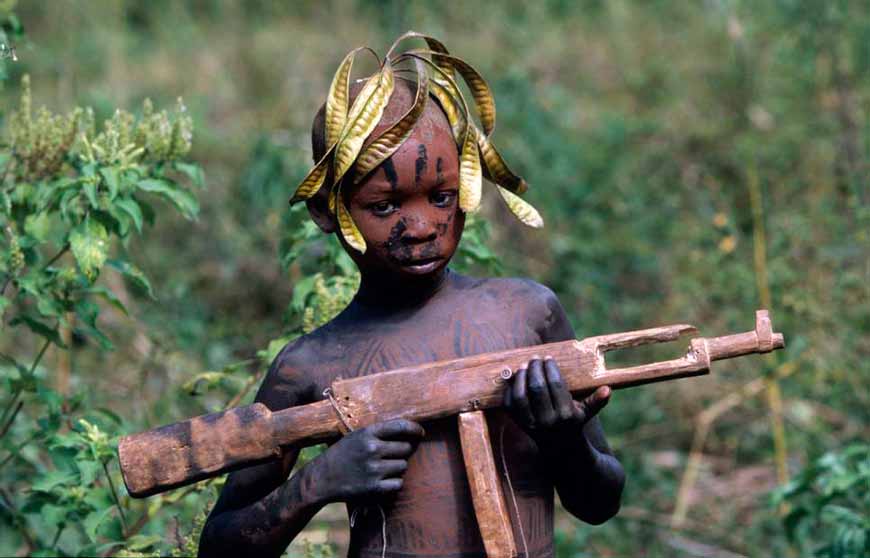 Omo, A young boy plays with a wooden gun (Омо, мальчик, играющий с деревянным автоматом), 2013