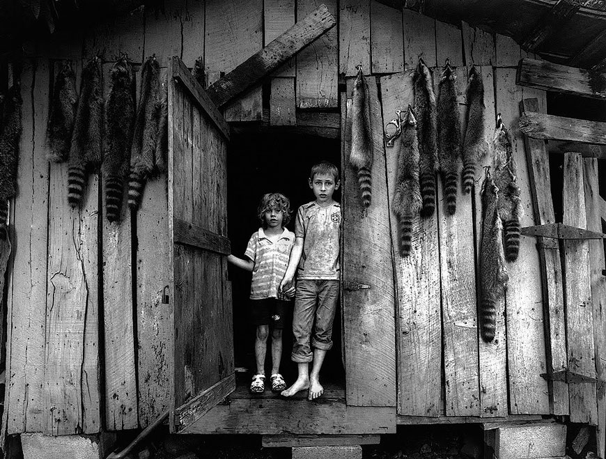 Billy and Bethany with Coon Skins (Билли и Бетани со шкурками скунсов), 2004