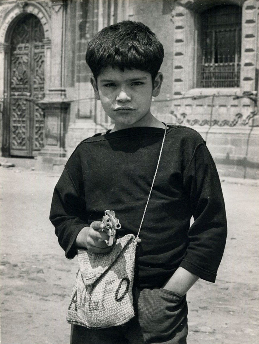 Young boy with a toy gun (Мальчик с игрушечным пистолетом), 1965