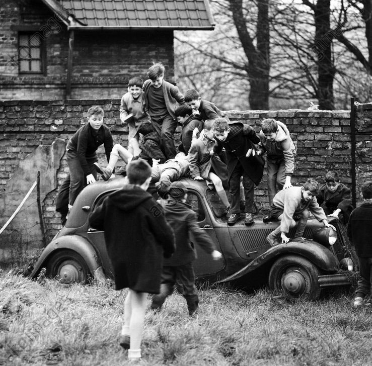 Children playing with a car (Дети, играющие с автомобилем), 1950s