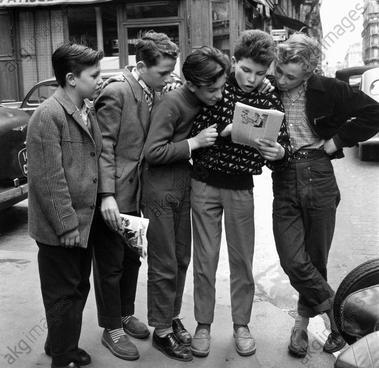 Parisian boys reading a comic book (Парижские мальчики, читающие комикс), 1950s