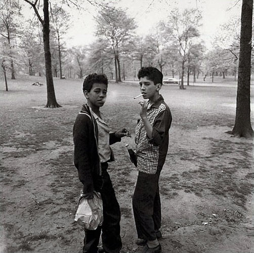 Boys in Central Park Smoking (Мальчики, курящие в Центральном парке)