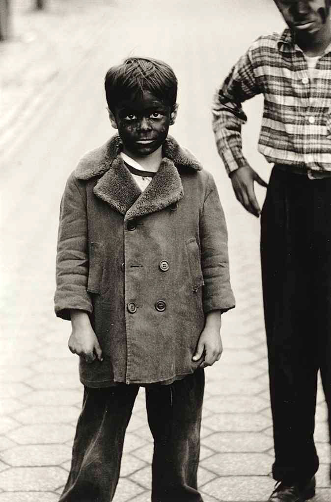 Kid in Black Face with Friend (Мальчик с чёрным лицом с другом), 1957