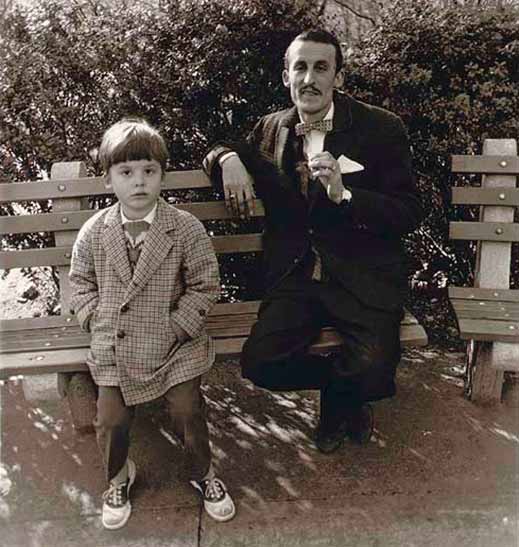 Man and a boy on a bench in Central Park (Мужчина и мальчик на скамейке в Центральном парке), 1962