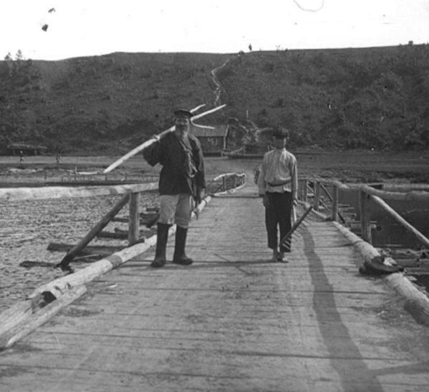 На мосту (On Bridge)