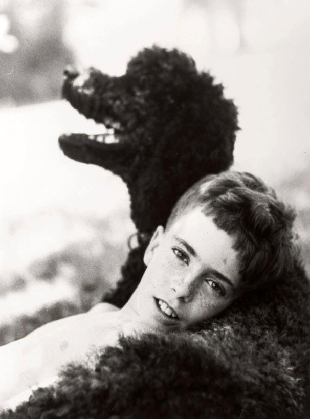 Untitled / Boy reclining on black poodle (Без названия / Мальчик, отдыхающий на чёрном пуделе), c.1965