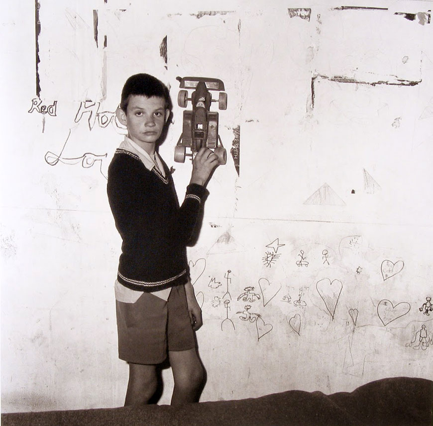 Adolescent in bedroom (Подросток в спальне), 1998