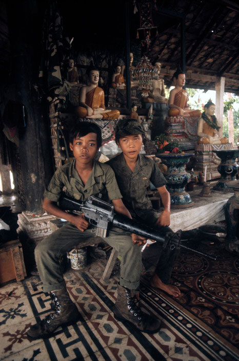 13 year-old Government army soldiers in an occupied pagoda (13-ти летние солдаты правительственной армии в захваченной пагоде), 1973