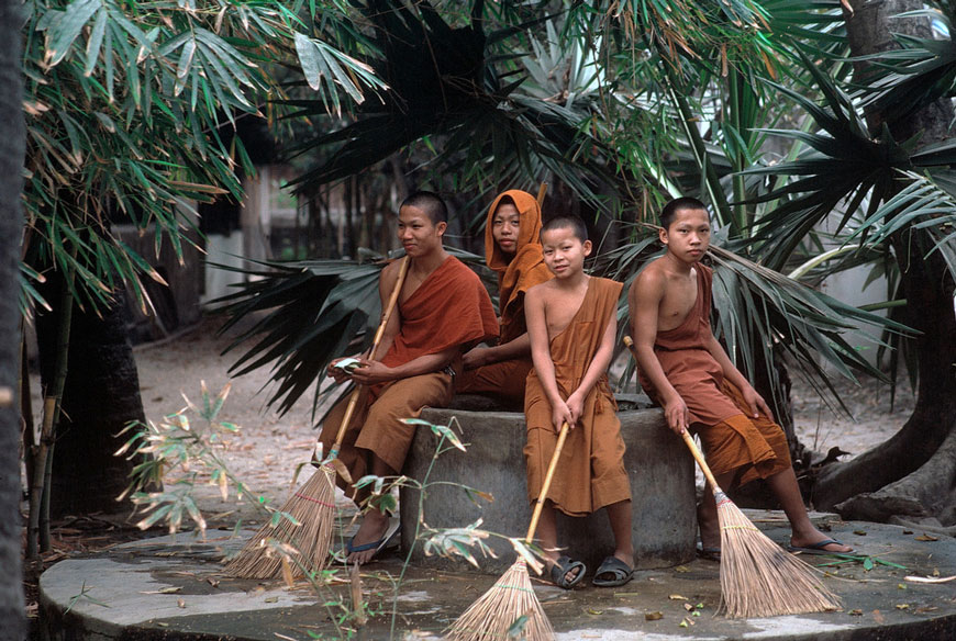 Monks at a Buddhist temple (Монахи в буддистком храме), 1987