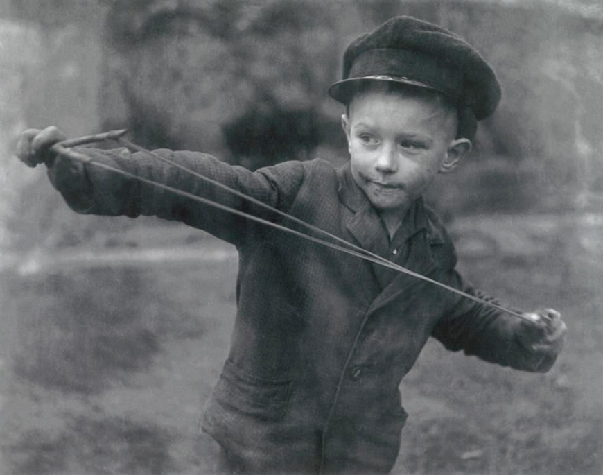 Boy with a slingshot (Мальчик с рогаткой), 1958