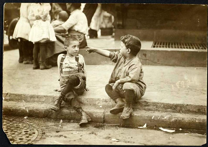 Boys on a Curb (Мальчики на обочине), 1910s