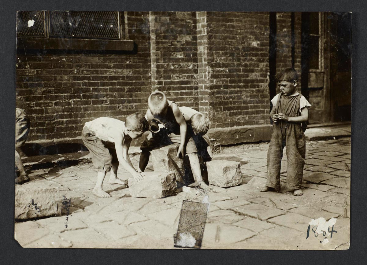 Boys with Paving Stones (Мальчики с булыжниками мостовой), 1910s