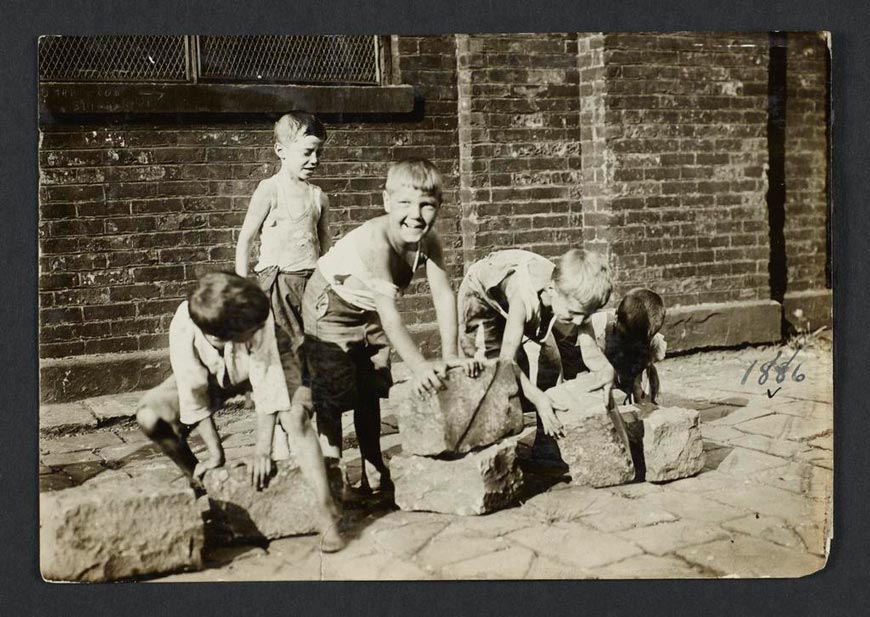 Boys with Paving Stones (Мальчики с булыжниками мостовой), 1910s