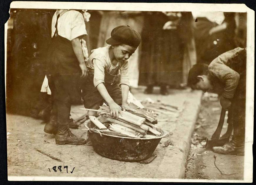 Little Boy with Scrap Wood (Маленький мальчик с кусками древесины), 1910s