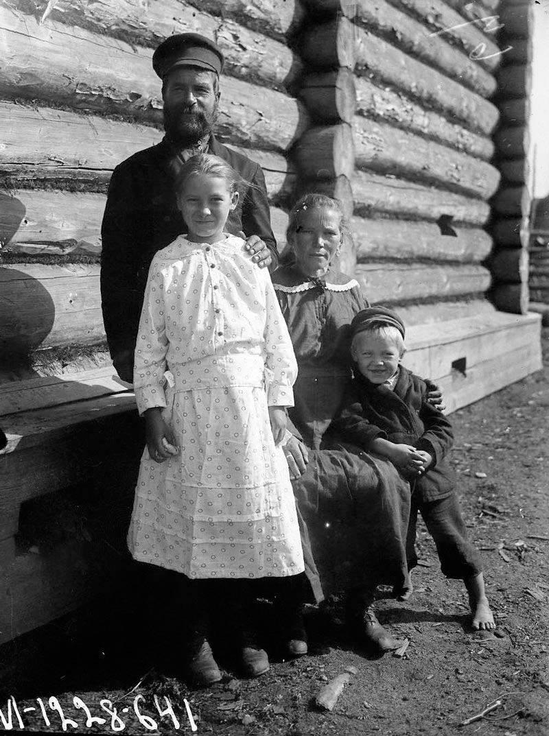 Портрет семьи (Family portrait), 1927 