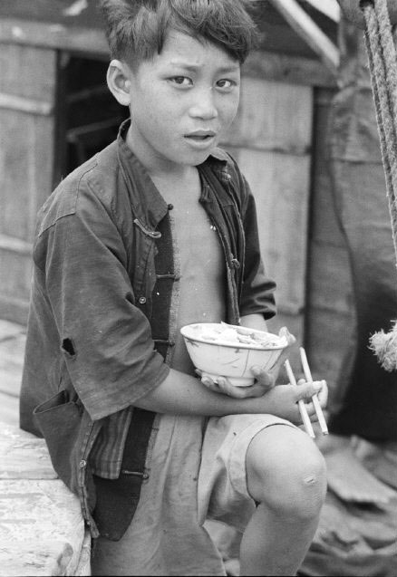 Boy with dish (Мальчик с миской), 1952