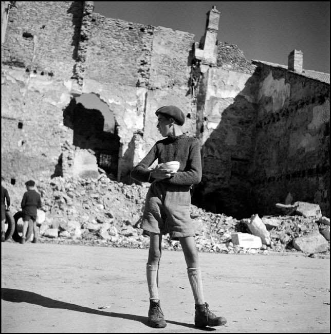 Underfed teenager (Недокормленный подросток), 1945