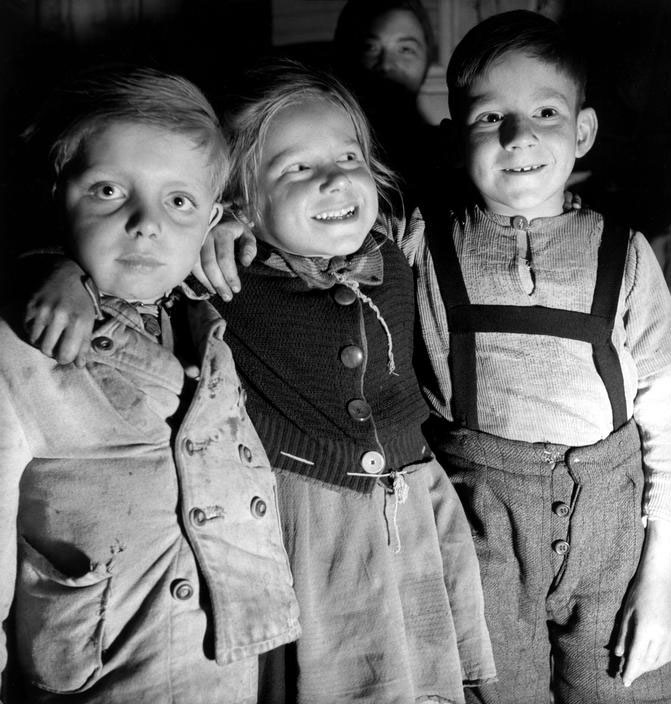 A group of German children in the British zone (Группа немецких детей в британской зоне оккупации), 1946