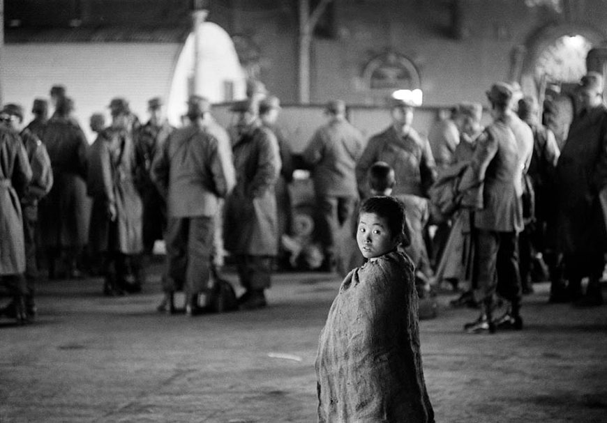 At the train station (На ж/д станции), 1952