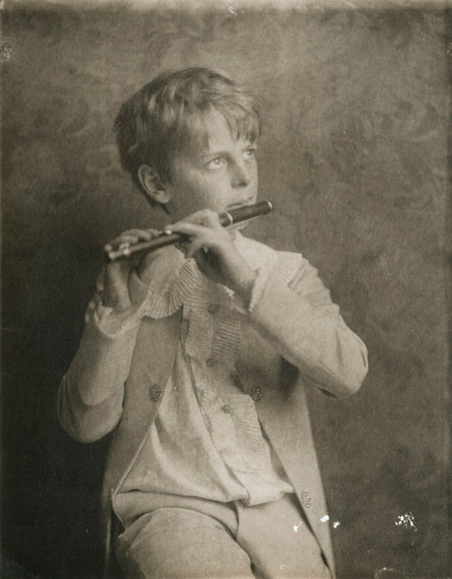 David Bolton as the Flautist (Дэвид Боултон в качестве флейтиста), c.1900