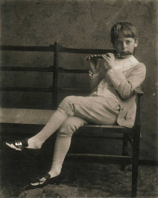 David Bolton as the Flautist (Дэвид Боултон в качестве флейтиста), c.1900