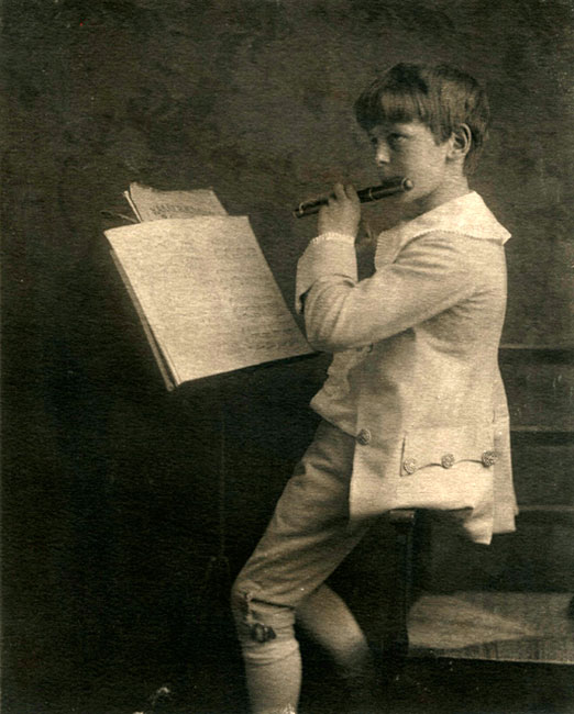 David Bolton as the Flautist (Дэвид Боултон в качестве флейтиста), c.1900