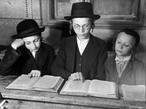 Children in Jewish Grade School (Дети в Еврейской начальной школе)