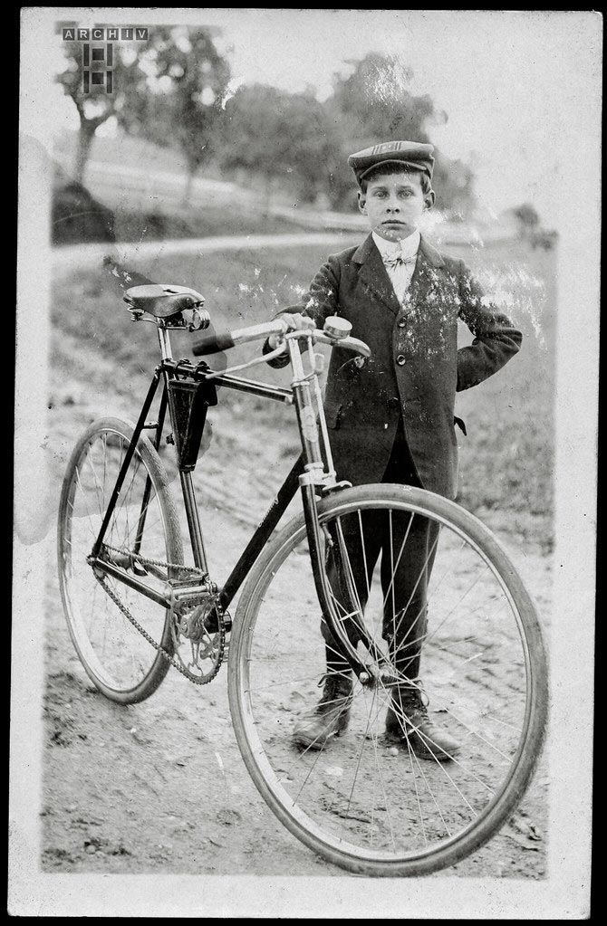 Junge mit Fahrrad (Мальчик с велосипедом), 1910s