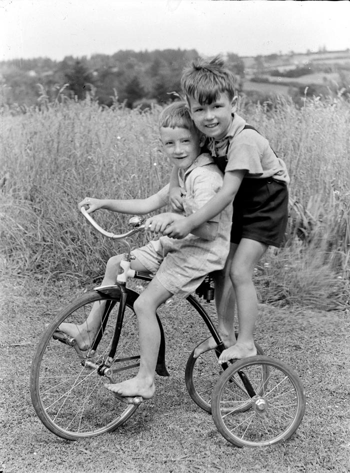 Мальчишки и велосипеды *  Boys and bicycles