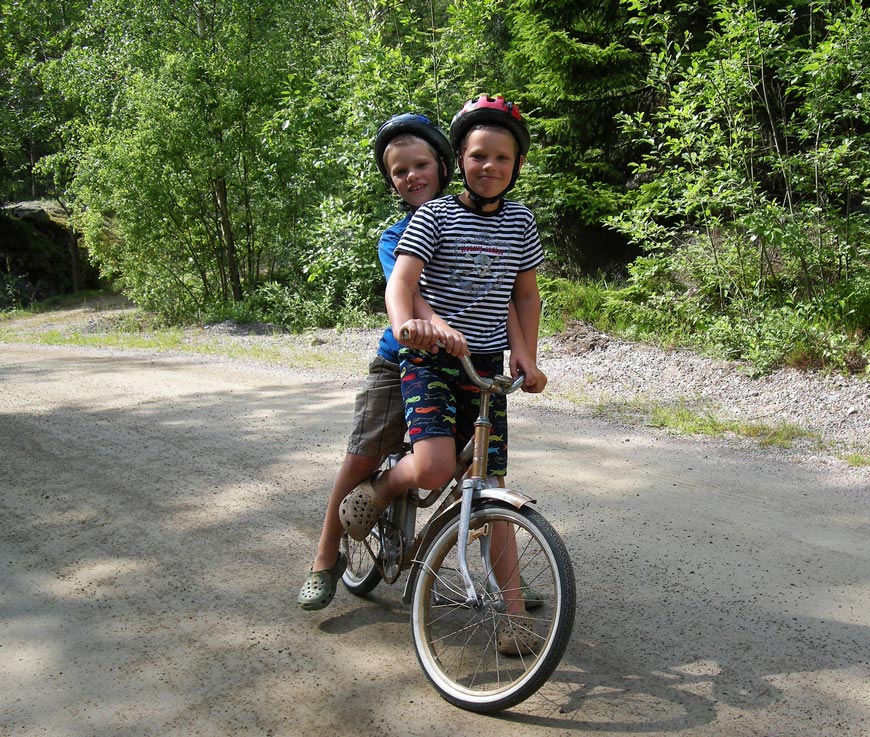 Мальчишки и велосипеды *  Boys and bicycles