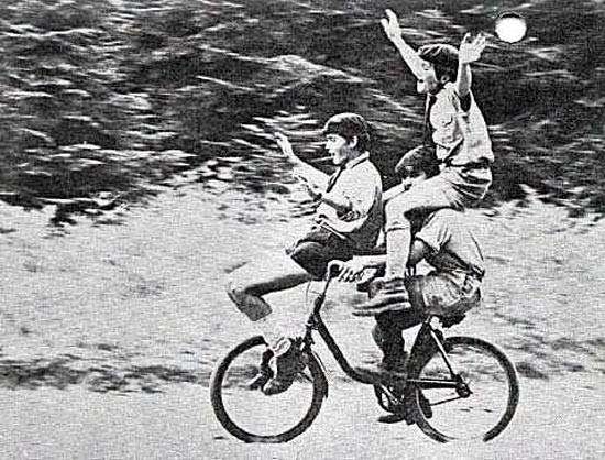 Calendrier de l'association des Scouts Unitaires de France (Календарь ассоциации унитарных скаутов Франции), 1977