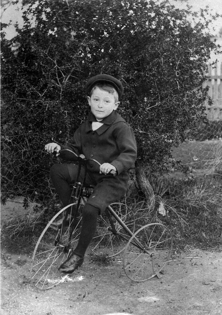 Boy on a bike (Мальчик на велосипеде), c.1907 