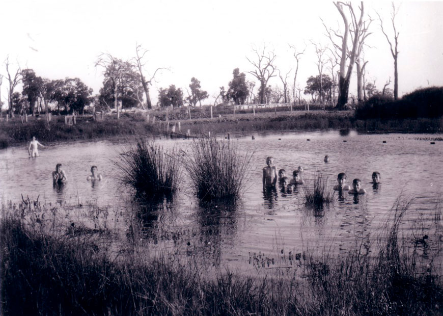 The lake on the old farm - favourite swimming hole (Озеро на старой ферме - любимое место купания), 1910s