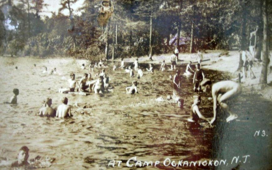 At Camp Ockaniokon (В летнем лагере Оканиккон), early XX