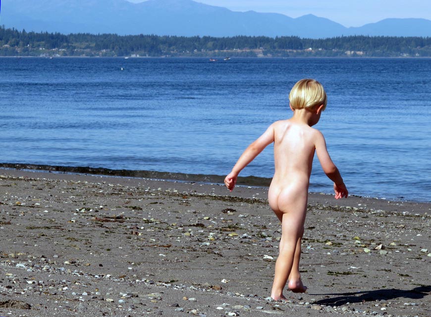 Boy on the Beach (Мальчик на пляже), 2011