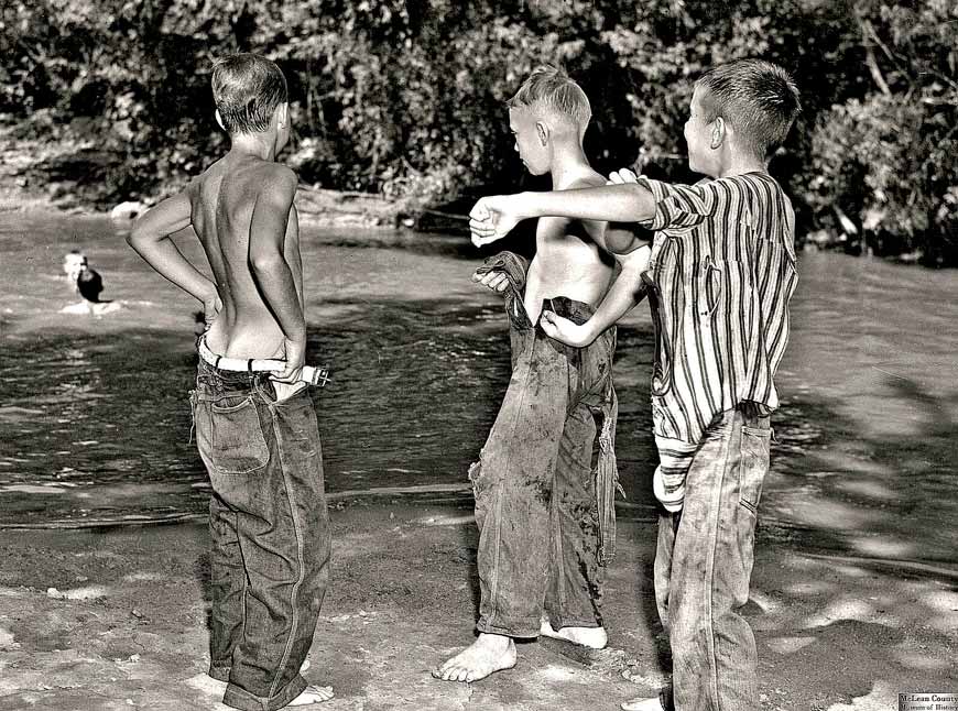 Three boys about to strip at the old swimming hole (Три мальчика, раздевающихся у пруда), 1939