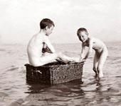 Naked boys afloat in wicker basket / Нагие мальчики с плетённой корзиной