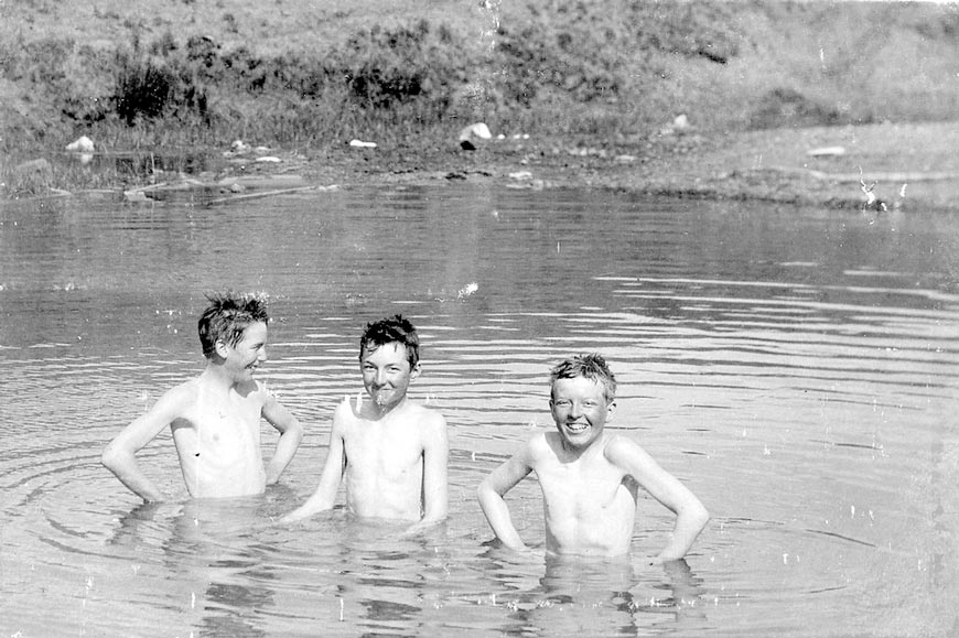 South Australian Boy Scouts enjoying a swim (Южно-австралийские скауты наслаждаются плаванием), c.1912