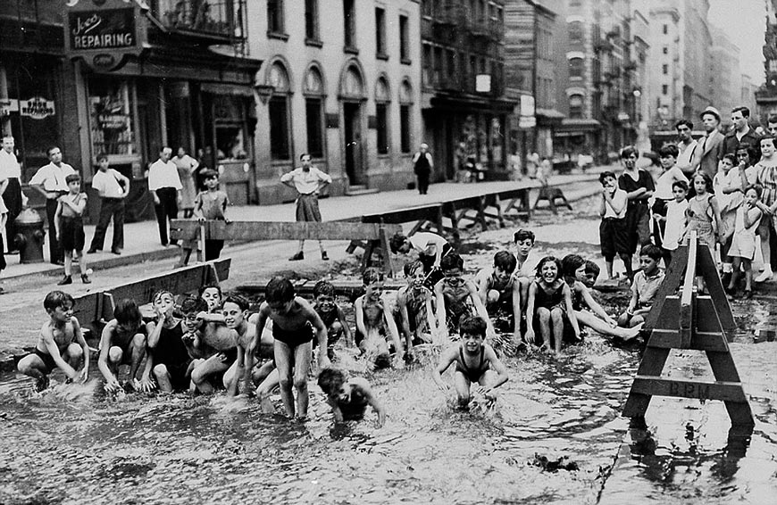 Children on Mulberry St (Дети на улице Малберри), 1936